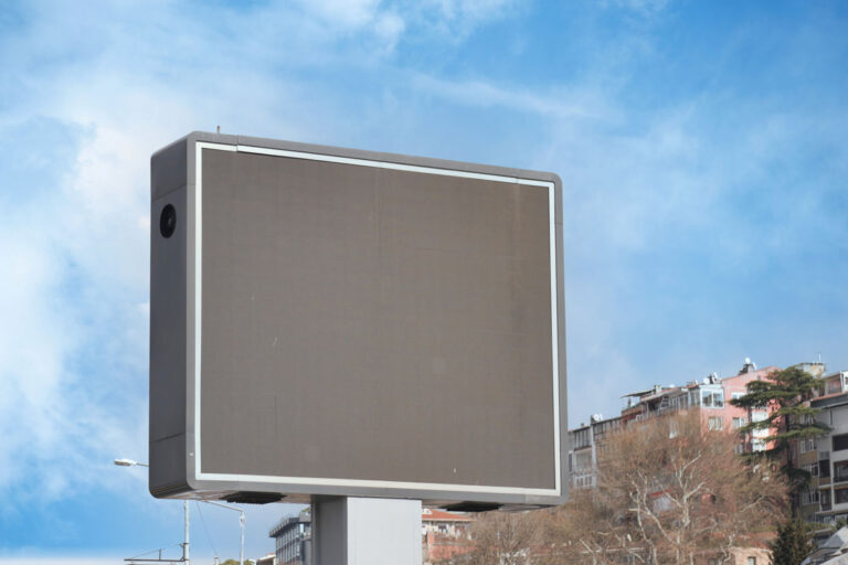 panel led de un billboard en un centro comercial