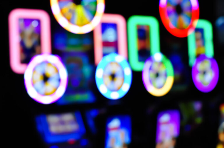 imagen de máquinas de casino desenfocadas